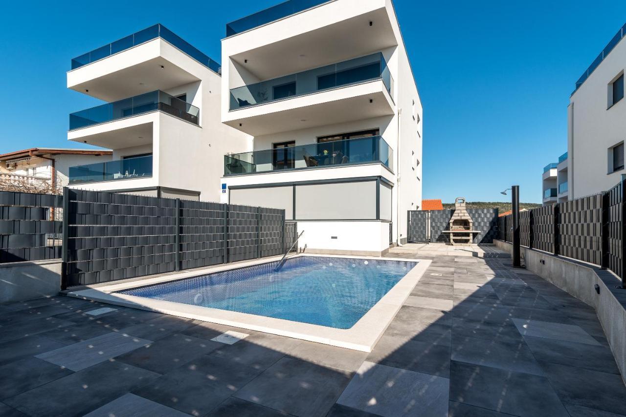 Poolside 2 Bedroom Ap. Mare Trogir Extérieur photo