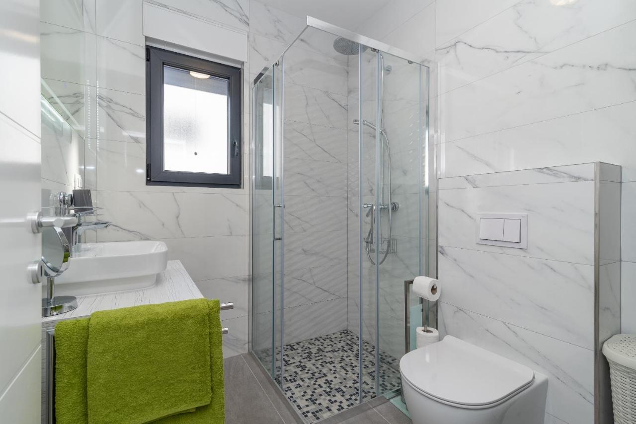 Poolside 2 Bedroom Ap. Mare Trogir Extérieur photo